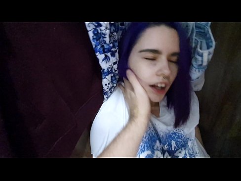 ❤️ Leidsin oma õe kapist ja aitasin tal cumida ❌ Porno at us ❌️